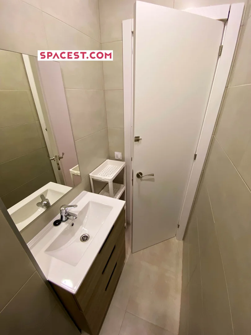 Student-friendly room in  with modern amenities