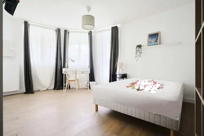 Özel oda konumu 271 Rue d'Estienne d'Orves, 92700 Colombes, France, 1 39 görüntüsü