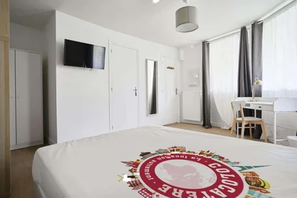 Özel oda konumu 271 Rue d'Estienne d'Orves, 92700 Colombes, France, 3 39 görüntüsü