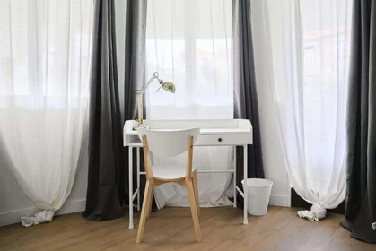 Özel oda konumu 271 Rue d'Estienne d'Orves, 92700 Colombes, France, 4 39 görüntüsü