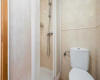 Quarto privado em C. de Triana, 61, Chamartín, 28016 Madrid, Spain, imagem 8 de 49