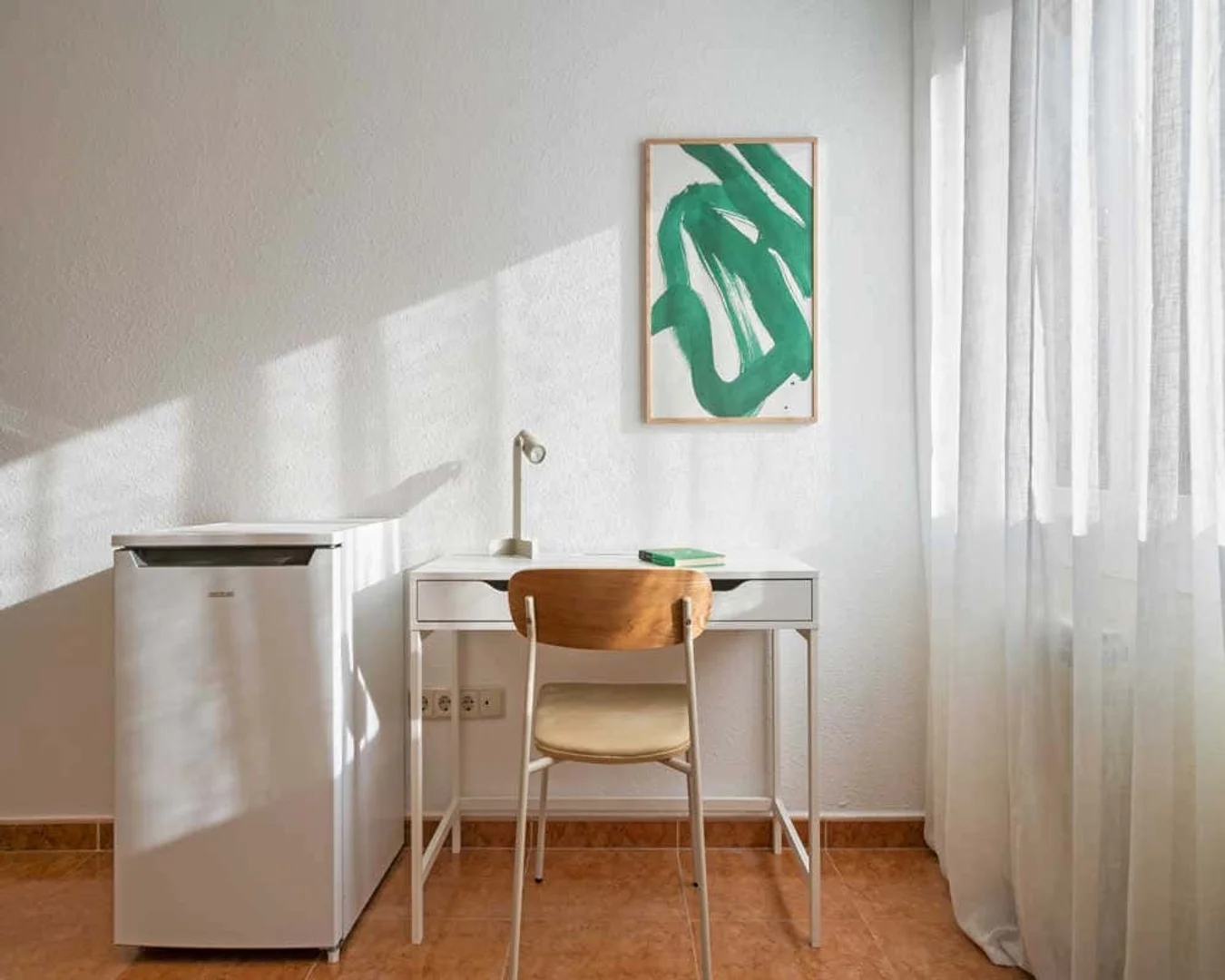 Quarto para alugar em apartamento de estudantes em , totalmente mobilado
