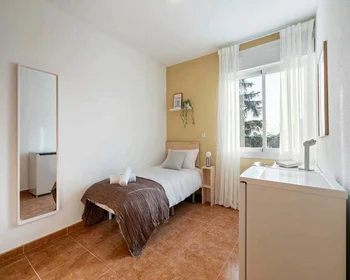 Quarto privado em C. de Triana, 61, Chamartín, 28016 Madrid, Spain, imagem 5 de 49