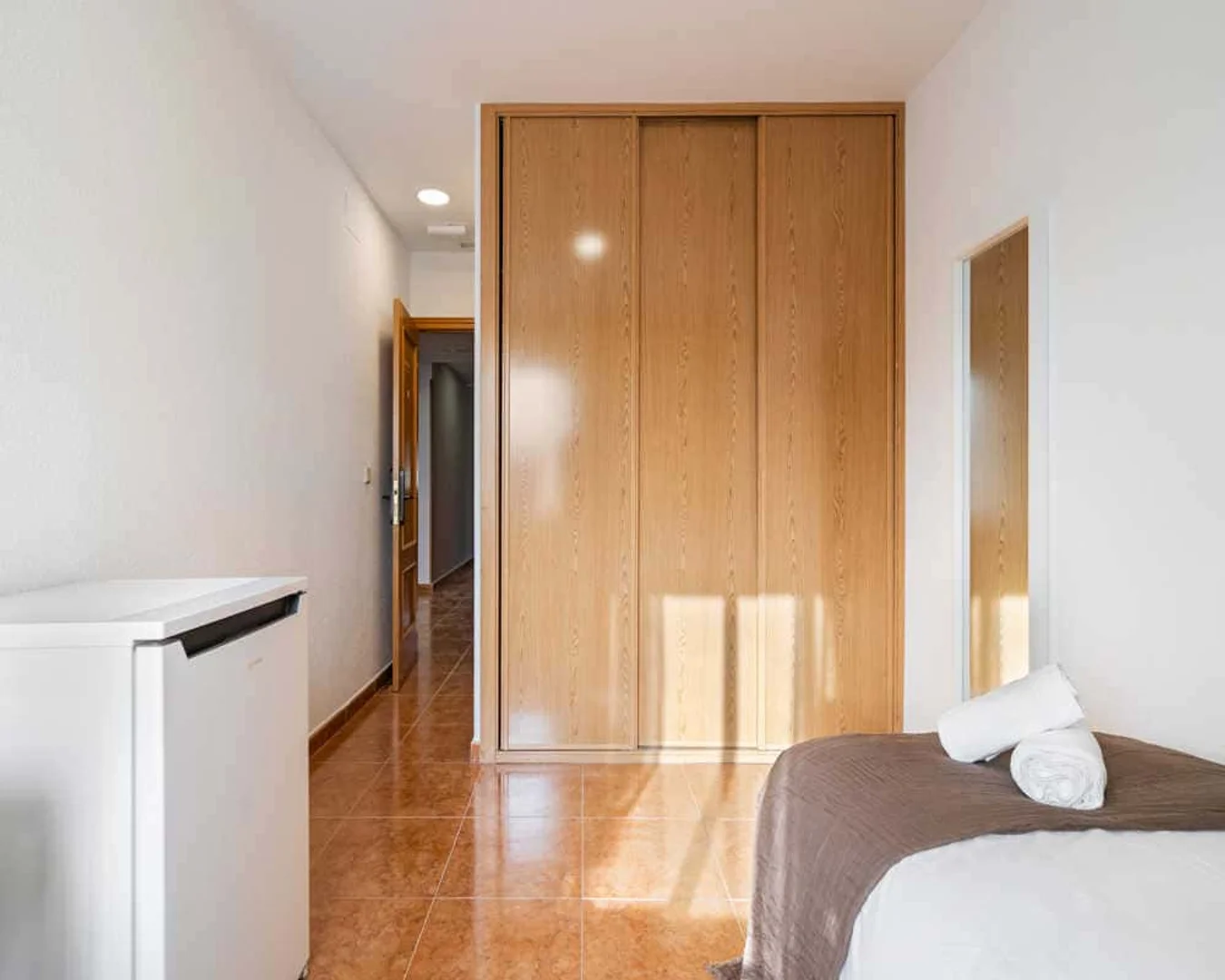 Quarto de estudante económico com localização conveniente em 