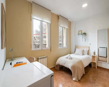 Quarto privado em C. de Triana, 61, Chamartín, 28016 Madrid, Spain, imagem 4 de 49