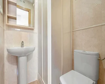 Quarto privado em C. de Triana, 61, Chamartín, 28016 Madrid, Spain, imagem 1 de 49