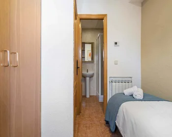 Quarto privado em C. de Triana, 61, Chamartín, 28016 Madrid, Spain, imagem 2 de 49