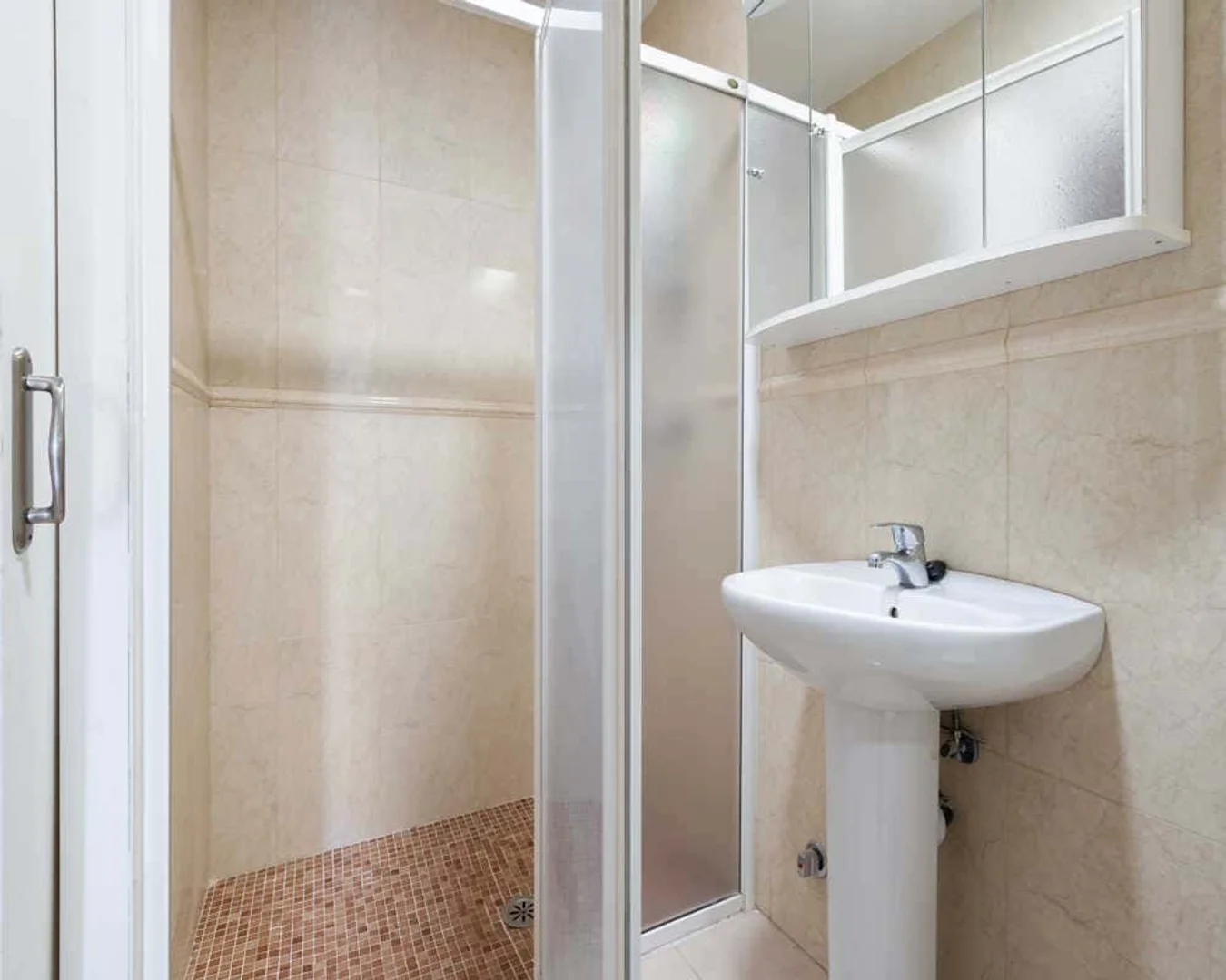 Quarto acolhedor para estudantes disponível em 