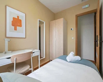 Quarto privado em C. de Triana, 61, Chamartín, 28016 Madrid, Spain, imagem 1 de 1