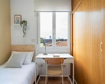 Quarto privado em C. de Triana, 61, Chamartín, 28016 Madrid, Spain, imagem 1 de 49