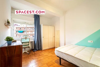 Private room at C/ de Pi i Margall, 08025 Barcelona, Spain, image 1 of 10