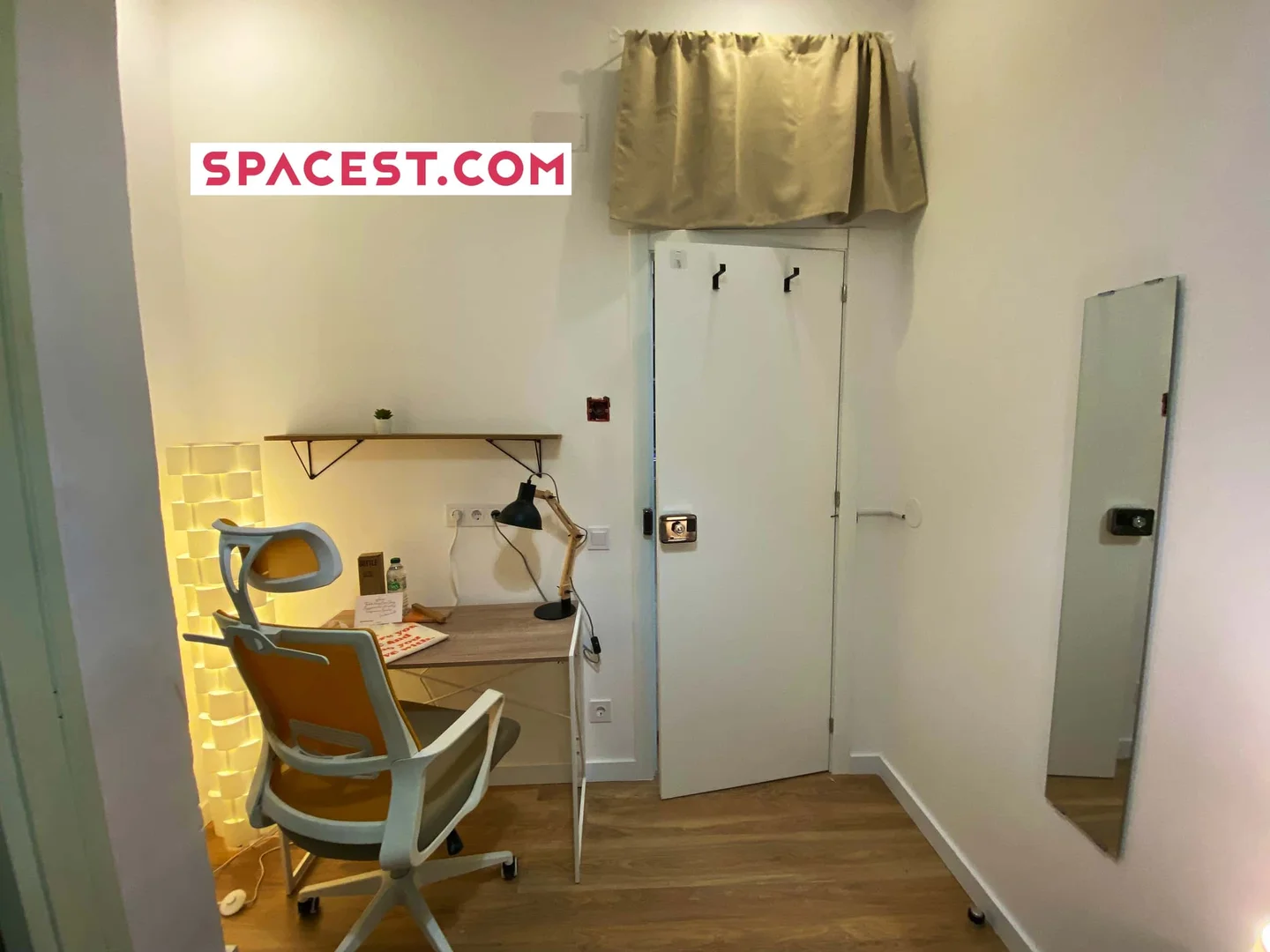 Budget-friendly student room close to campus in 
