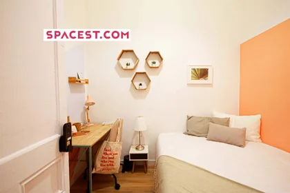 Privatzimmer in der C/ d'Aragó, 08015 Barcelona, Spain, bild 1 von 15