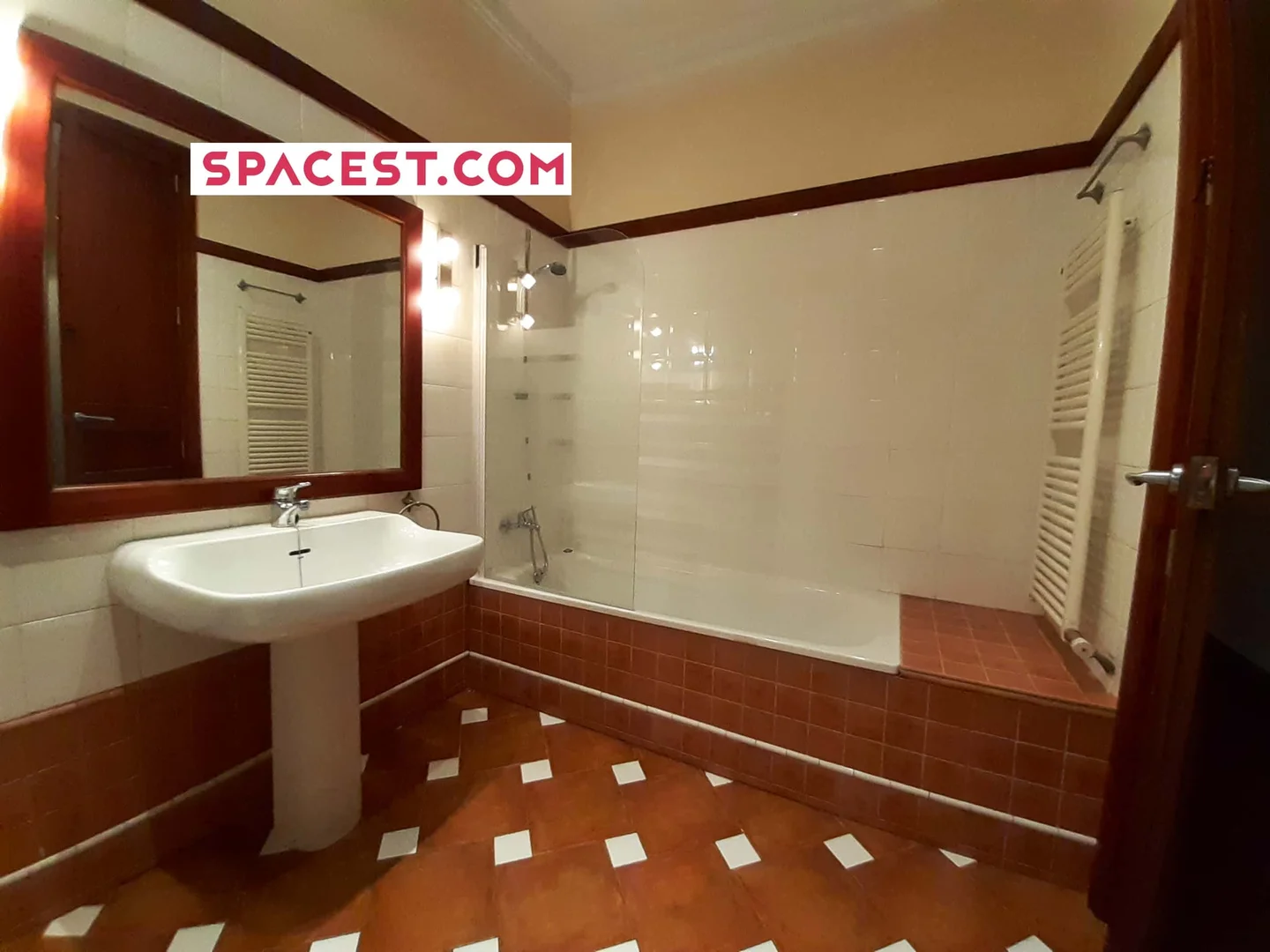 Chambre confortable pour étudiants disponible dans 