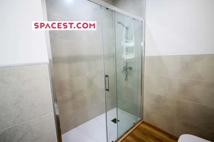 Private room at Carrer de la Riera de Sant Miquel, 08006 Barcelona, Spain, image 1 of 18