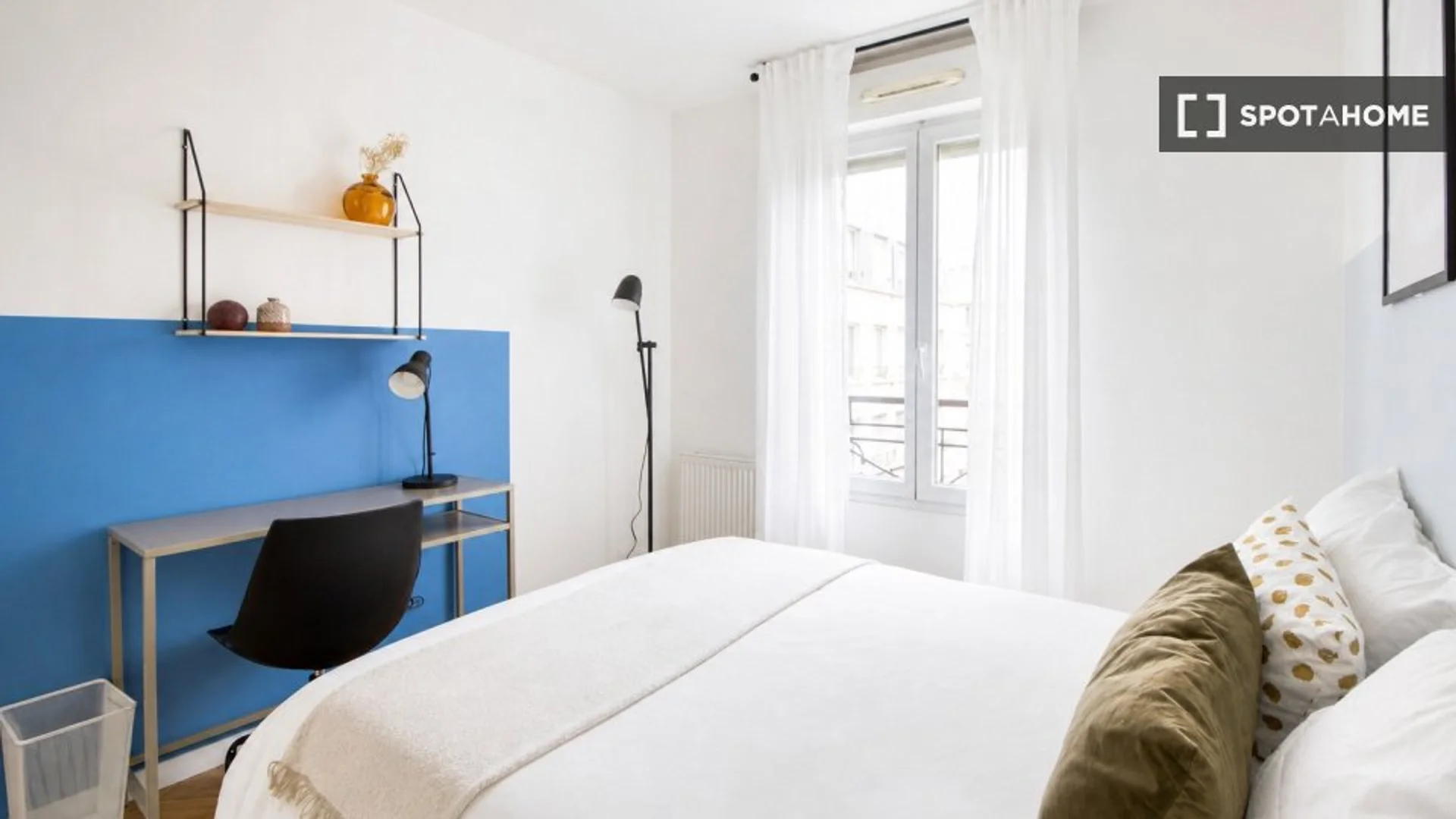 Chambre conviviale pour les étudiants dans  avec des équipements modernes