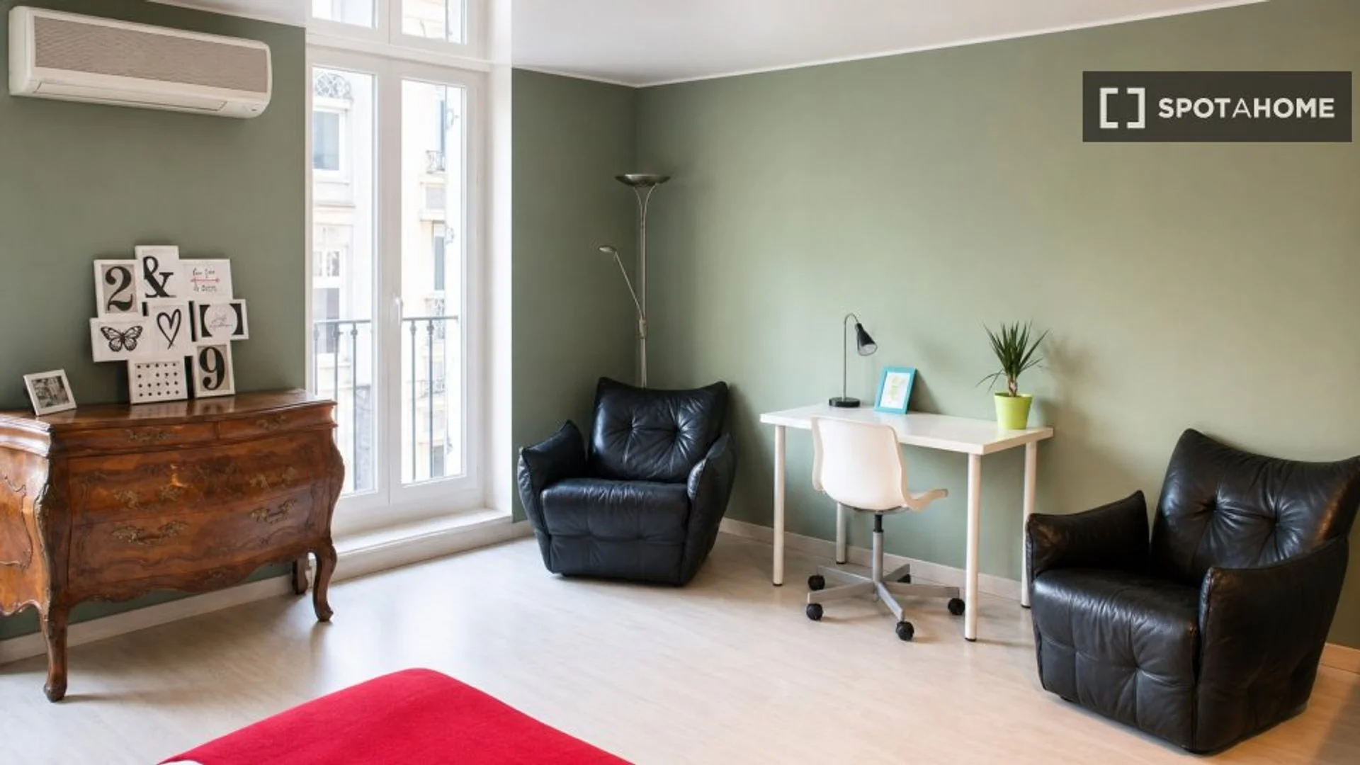 Chambre confortable pour étudiants disponible dans 