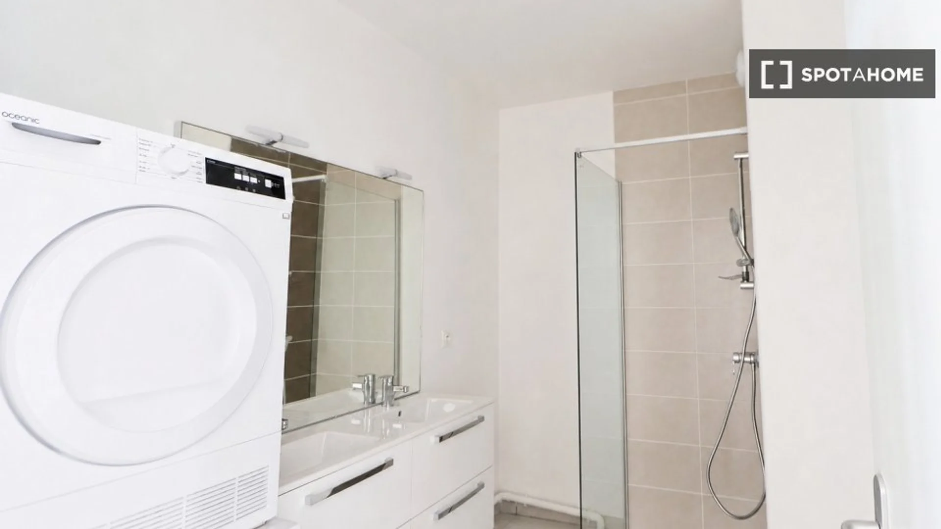 Zimmer in Studentenwohnung in  zu vermieten, voll möbliert