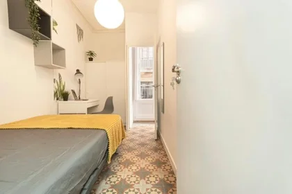 Private room at Carrer de la Freneria, Ciutat Vella, image 2 of 10