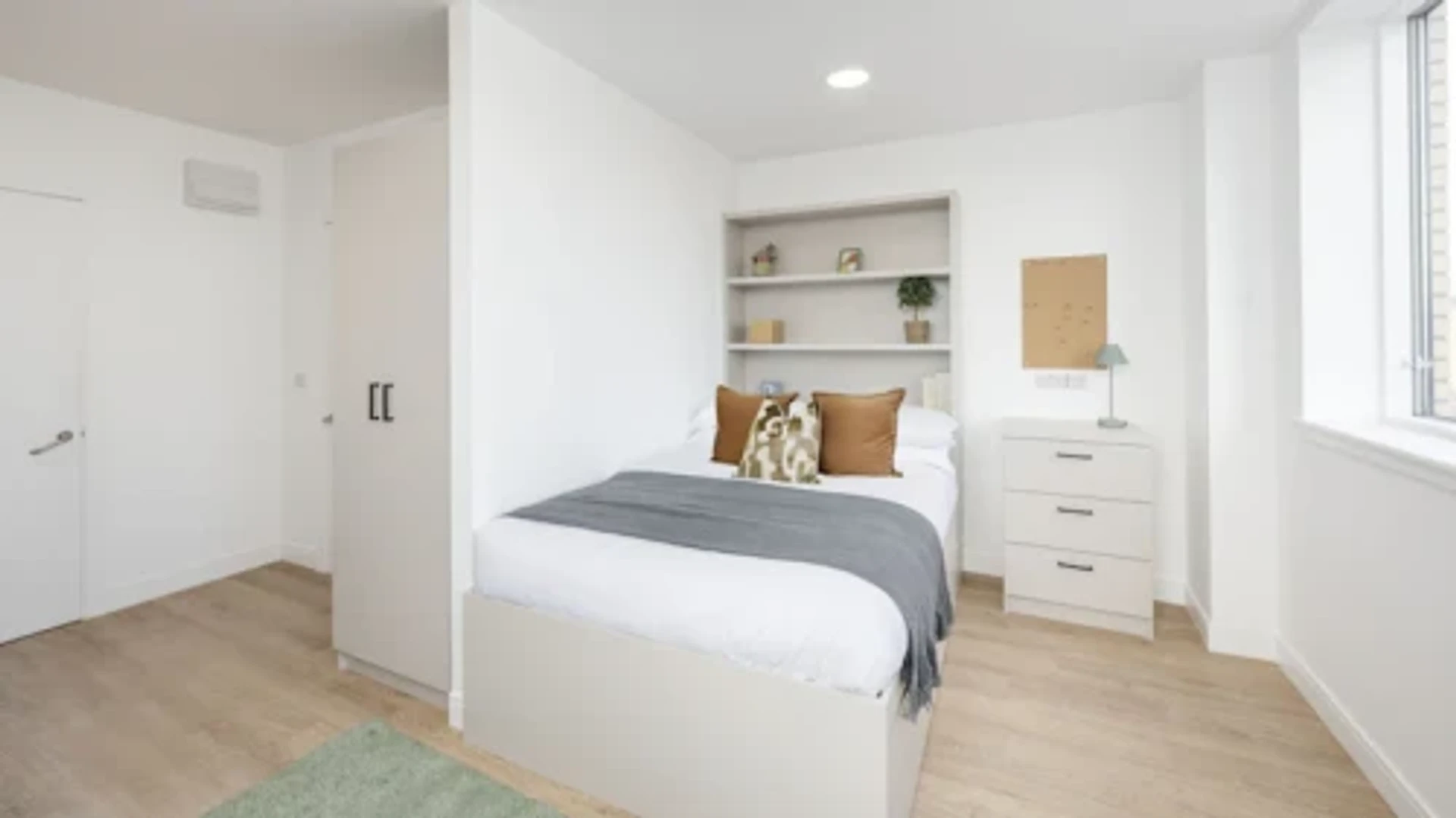 Room for rent in student apartment in , fully furnished