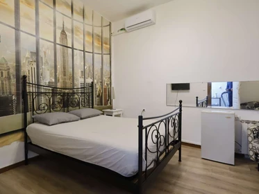 Quarto para alugar num apartamento partilhado em Madrid