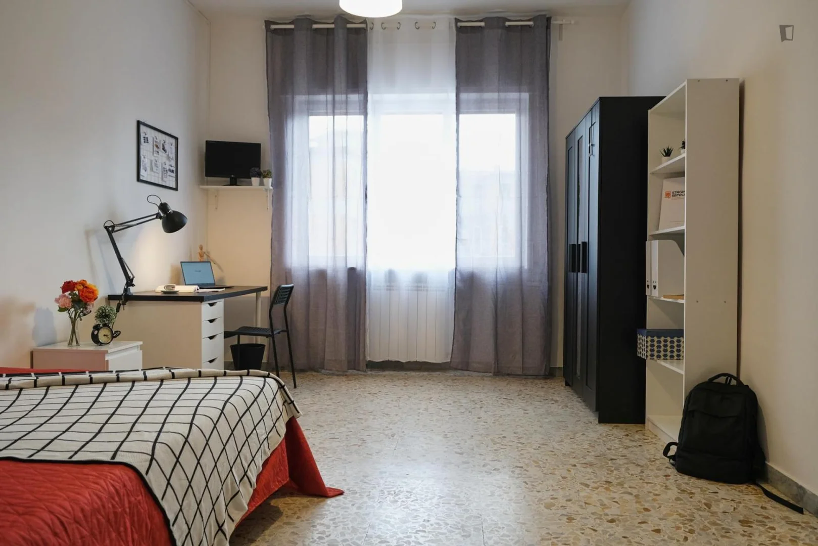 Chambre d'étudiant fonctionnelle parfaite pour étudier dans 