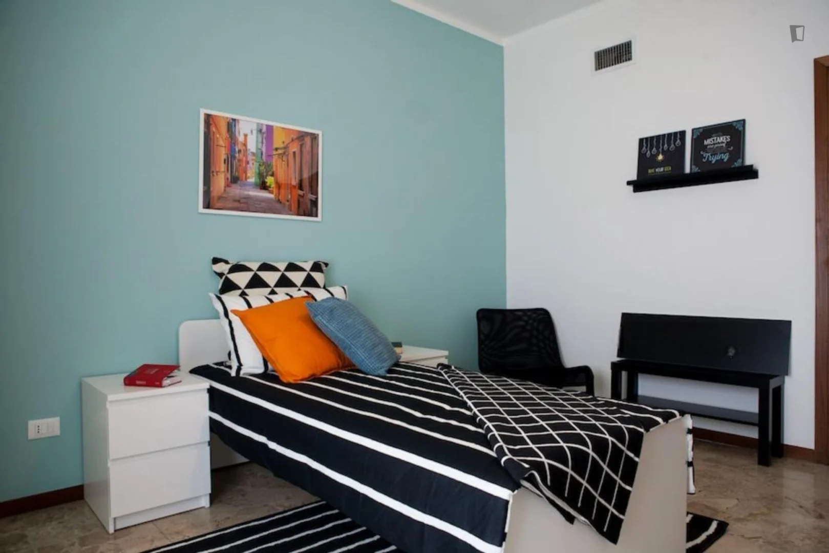 Habitación estudiantil amplia y cómoda en 