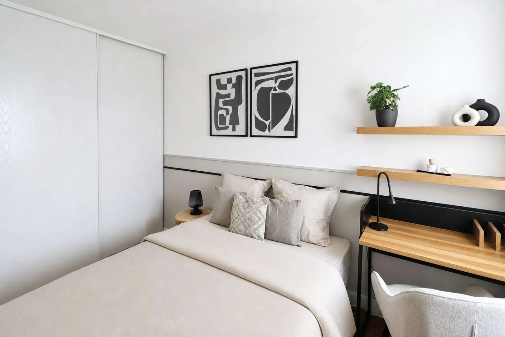 Affordable room for students with ample lighting in 
