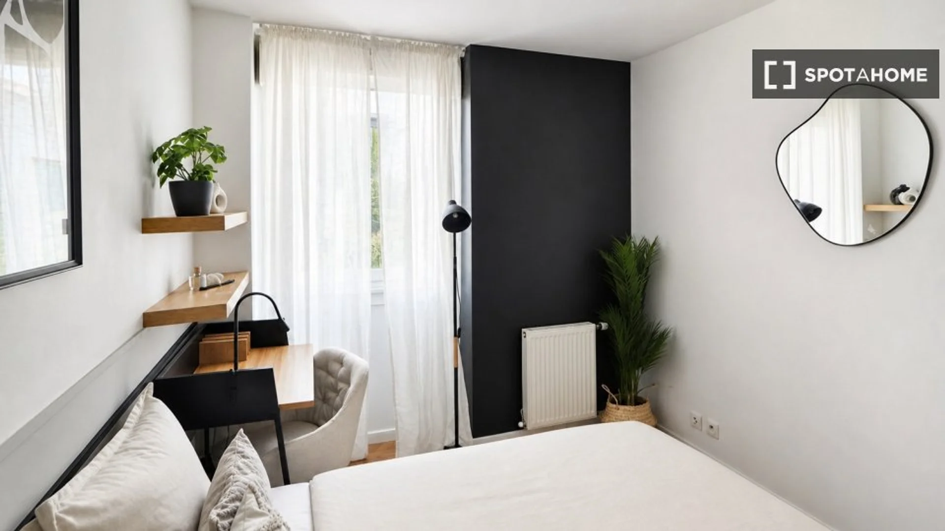 Functional student room perfect for studying in 