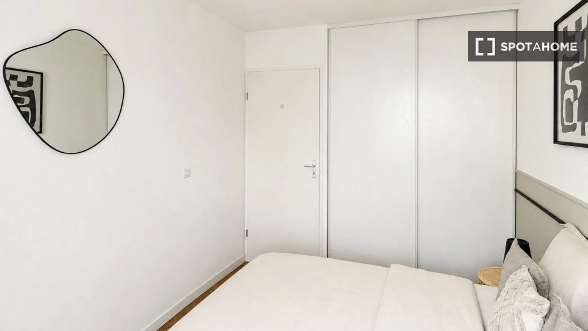 Room for rent in student apartment in , fully furnished
