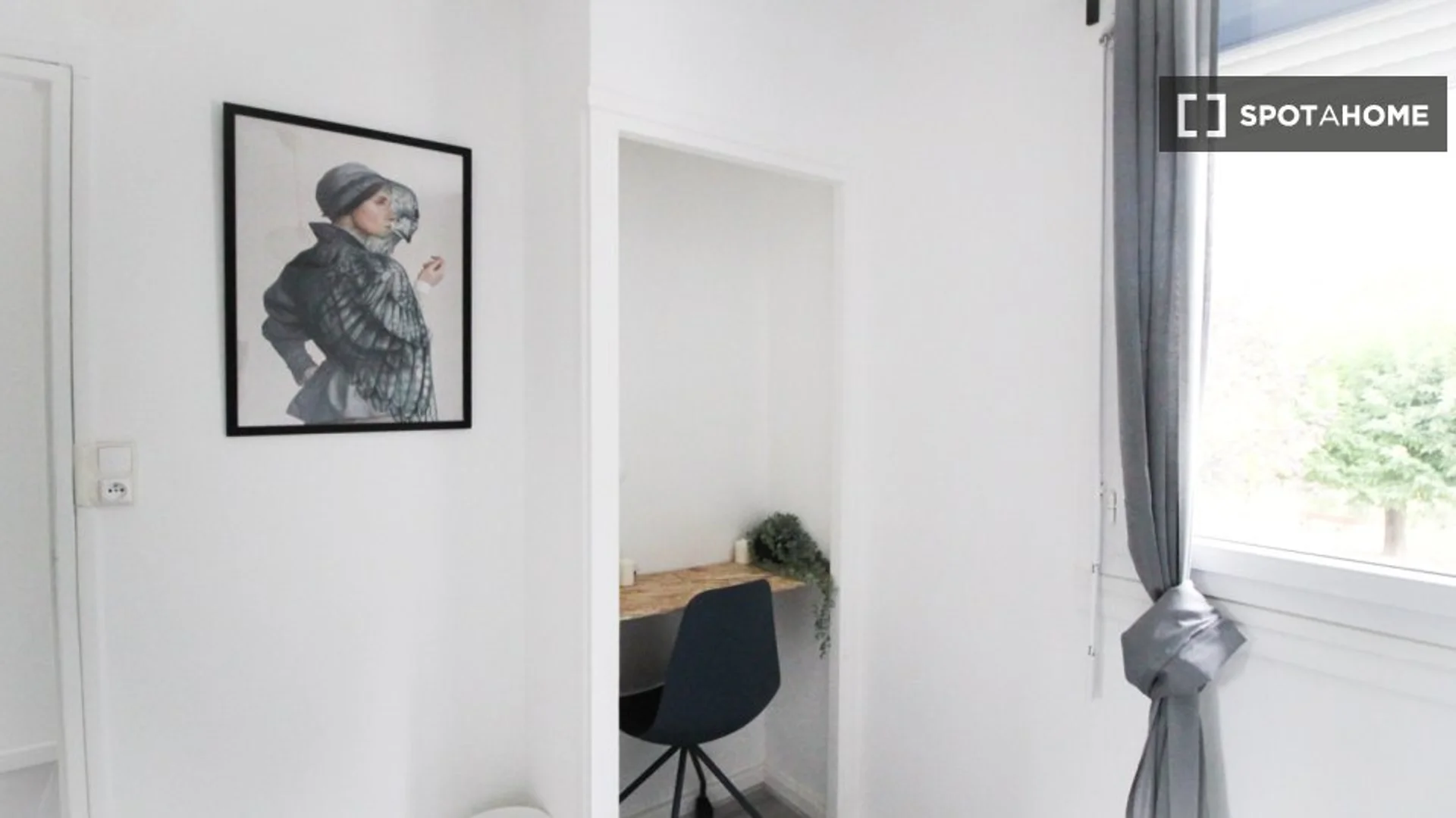 Functional student room perfect for studying in 
