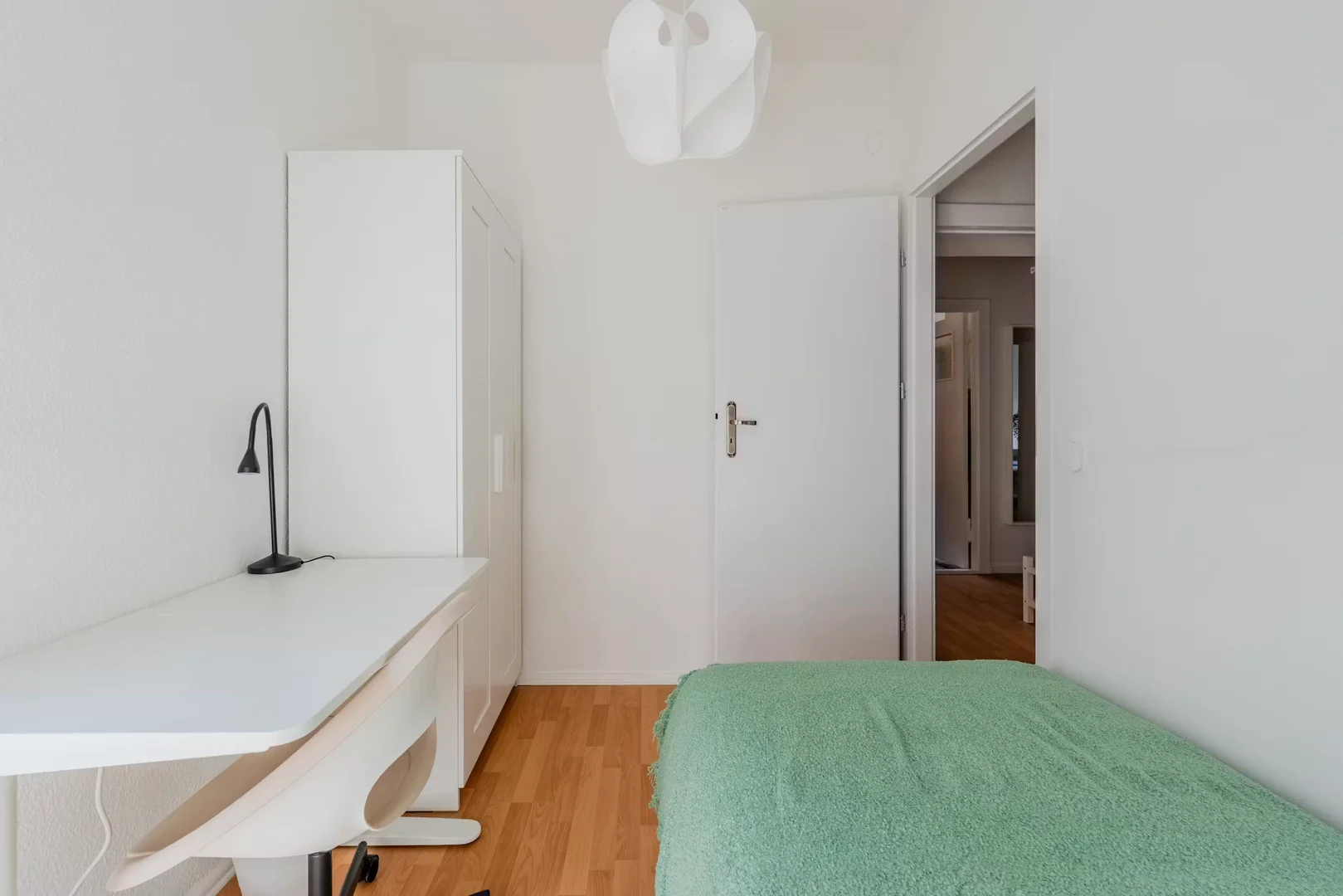 Zimmer in Studentenwohnung in zu vermieten, voll möbliert