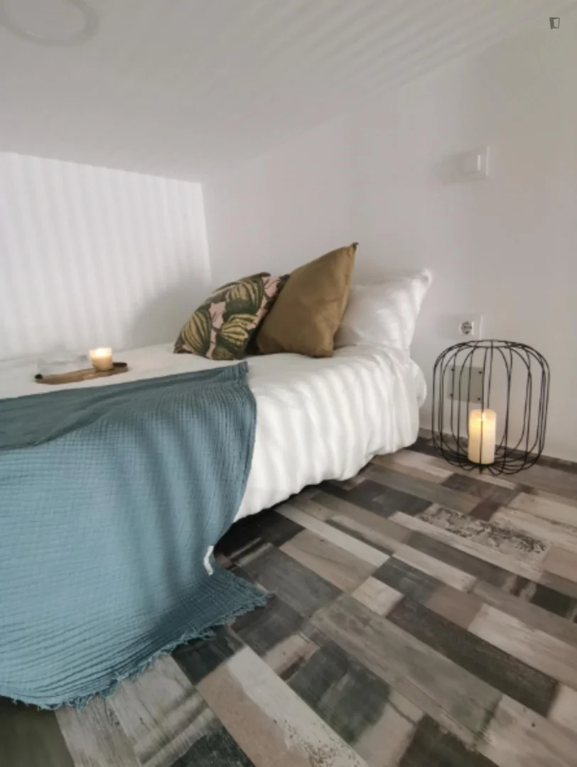 'de etkili düzene sahip minimalist öğrenci stüdyosu