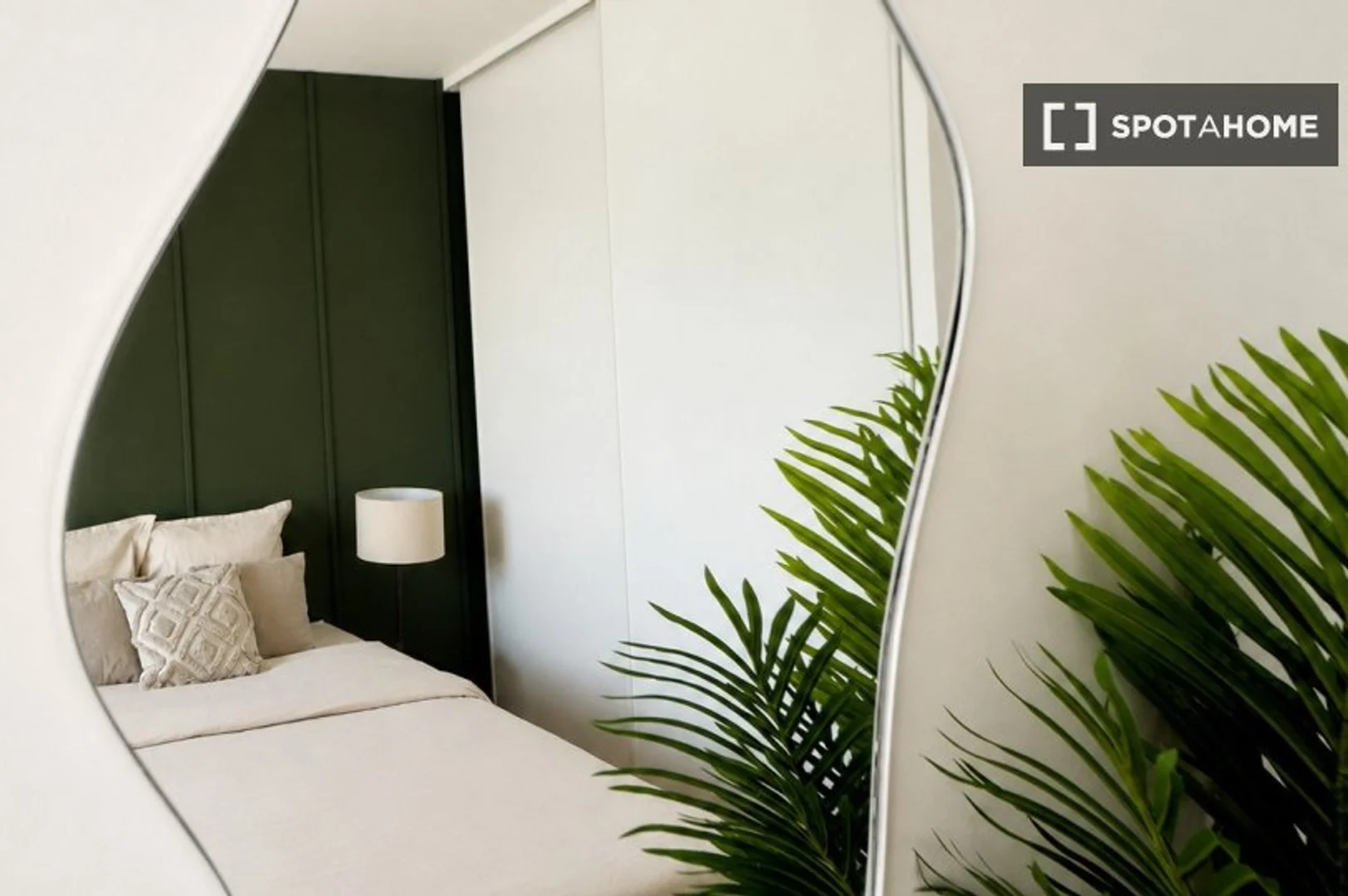 Habitación para estudiantes en  con área de estudio y facilidades compartidas