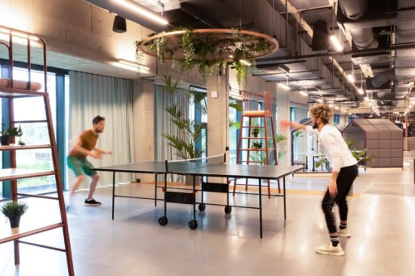 Chambre d'étudiant à  avec espace d'étude et installations communes