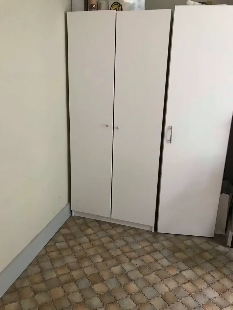 Quarto para alugar em apartamento de estudantes em , totalmente mobilado