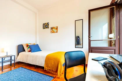 Chambre privée à Av. de Fernão de Magalhães 719, 4350-164 Porto, Portugal, image 1 de 20
