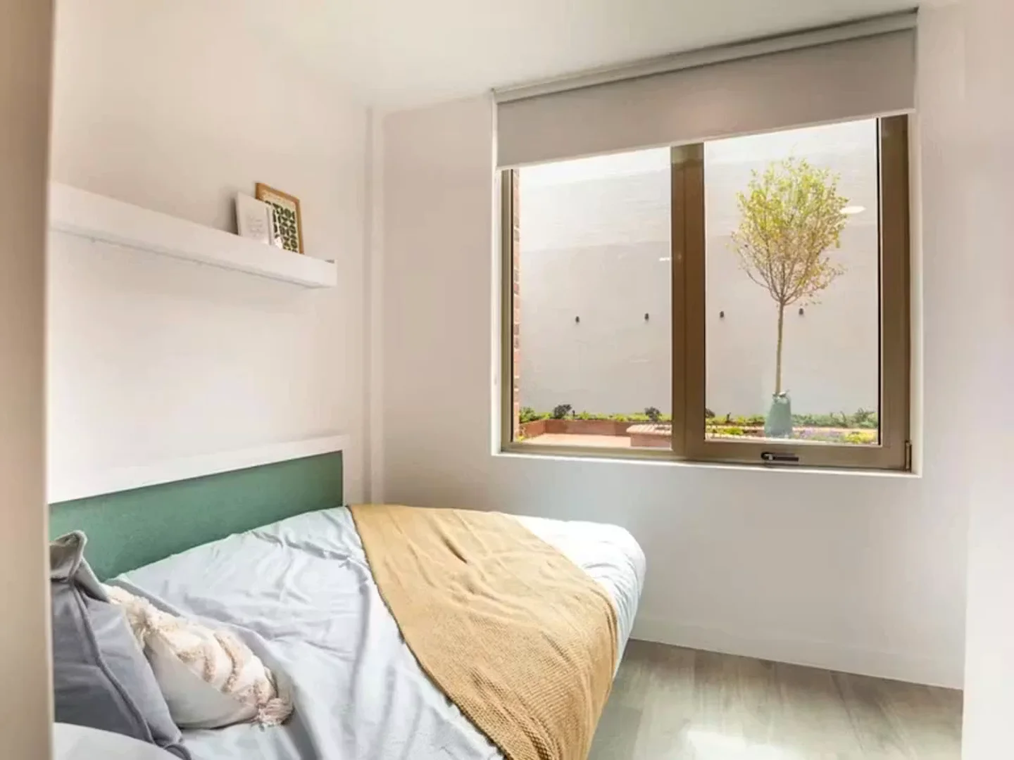 Functional student room perfect for studying in 