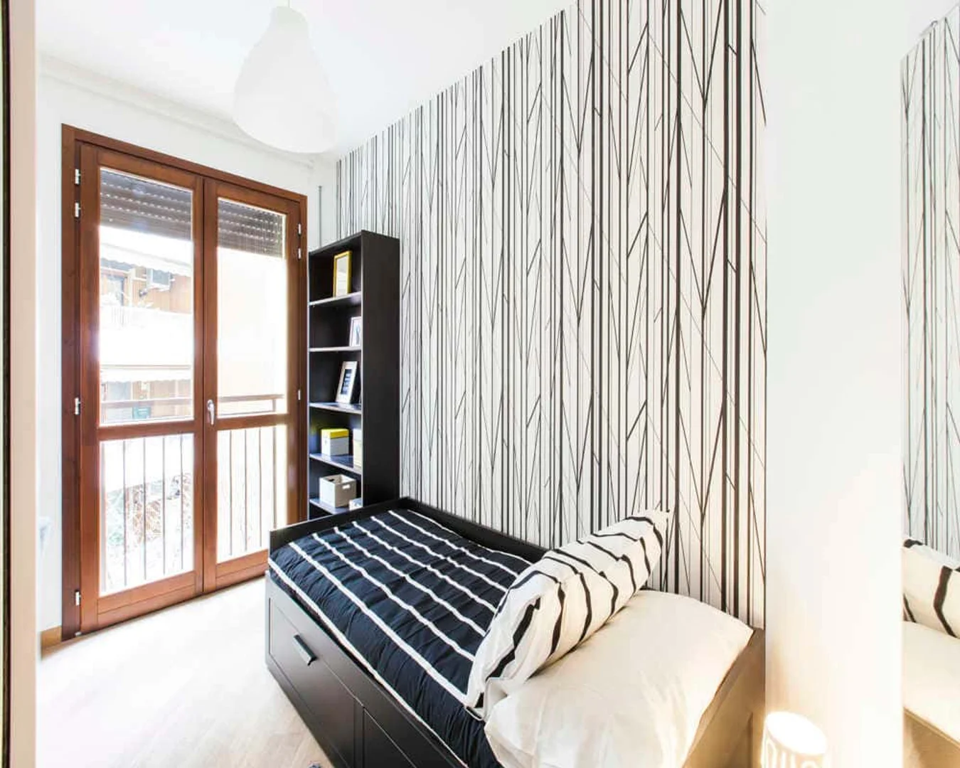 Habitación estudiantil amplia y cómoda en