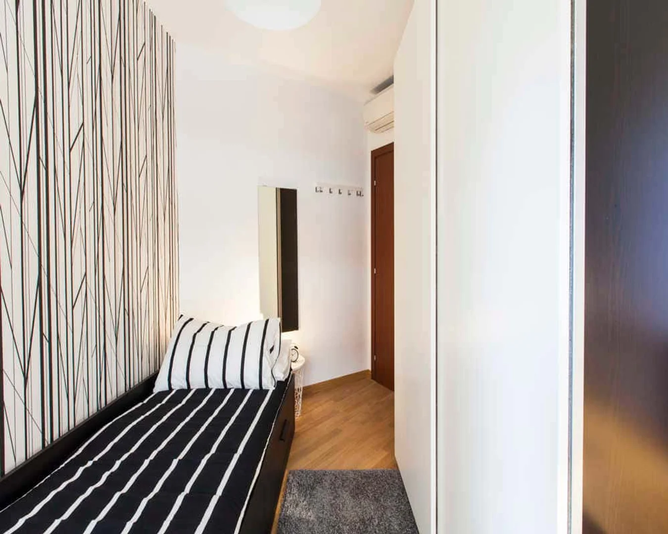 Habitación para estudiantes en con área de estudio y facilidades compartidas