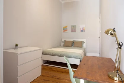 Room for rent in a shared flat in Lisboa