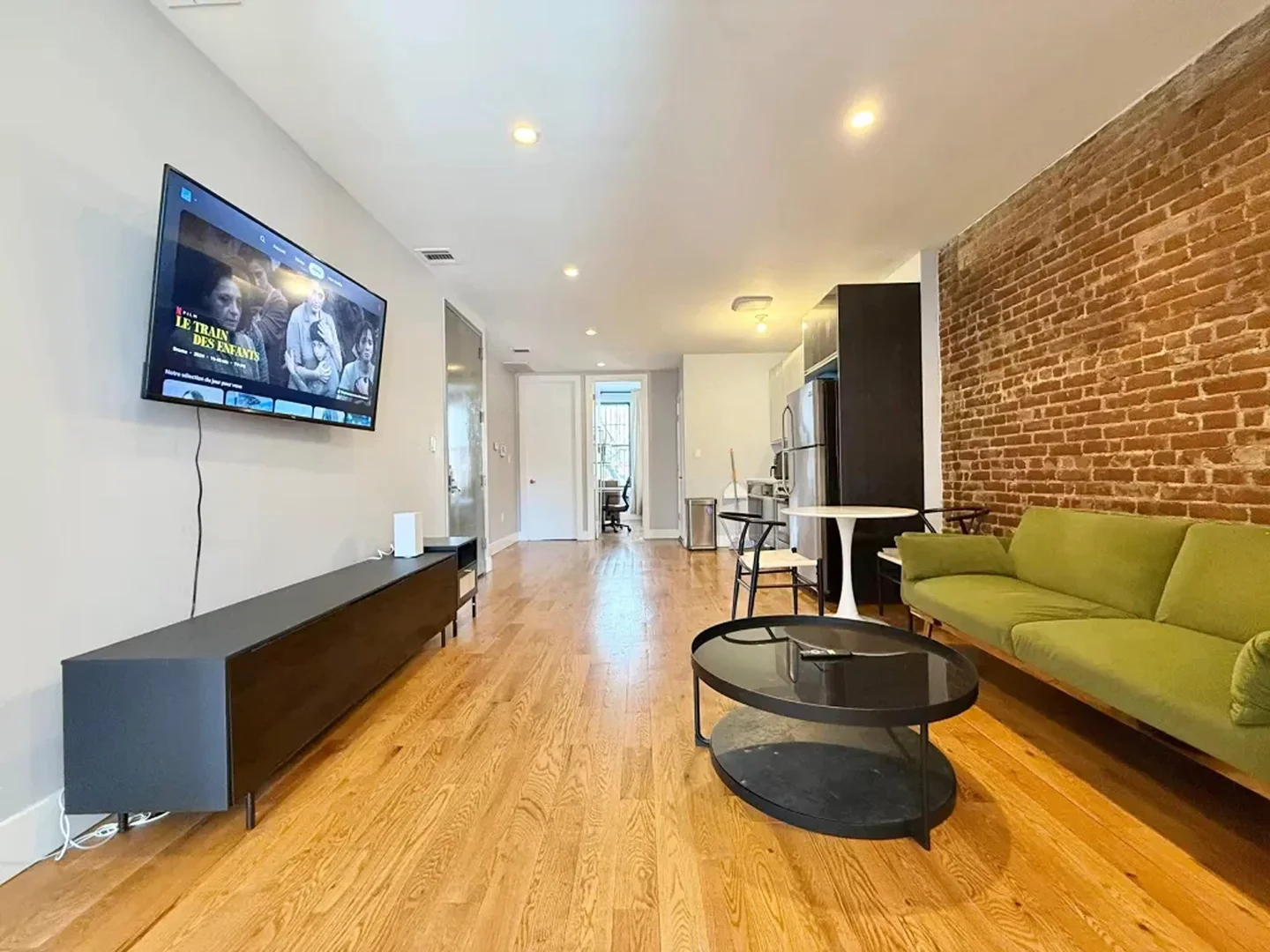 Student-friendly room in with modern amenities