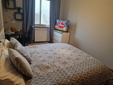 Privatzimmer in der Av. dos Congressos da Oposição Democrática, Lote 5, bild 9 von 12