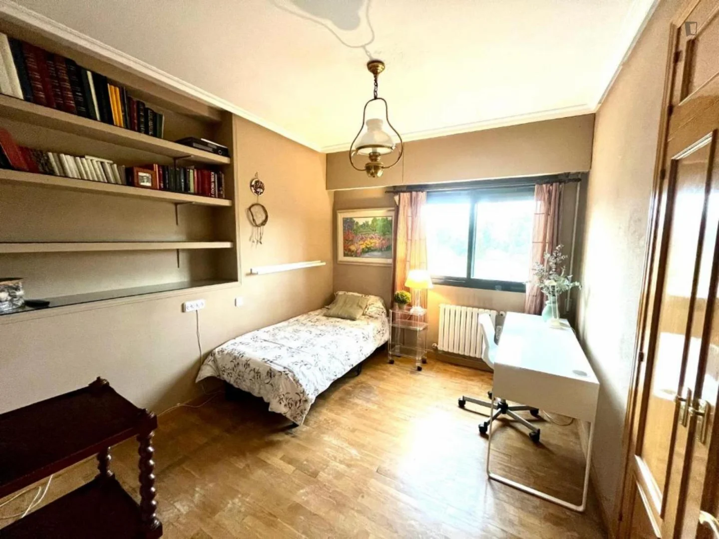 Funktionelles Studentenzimmer perfekt zum Studieren in 