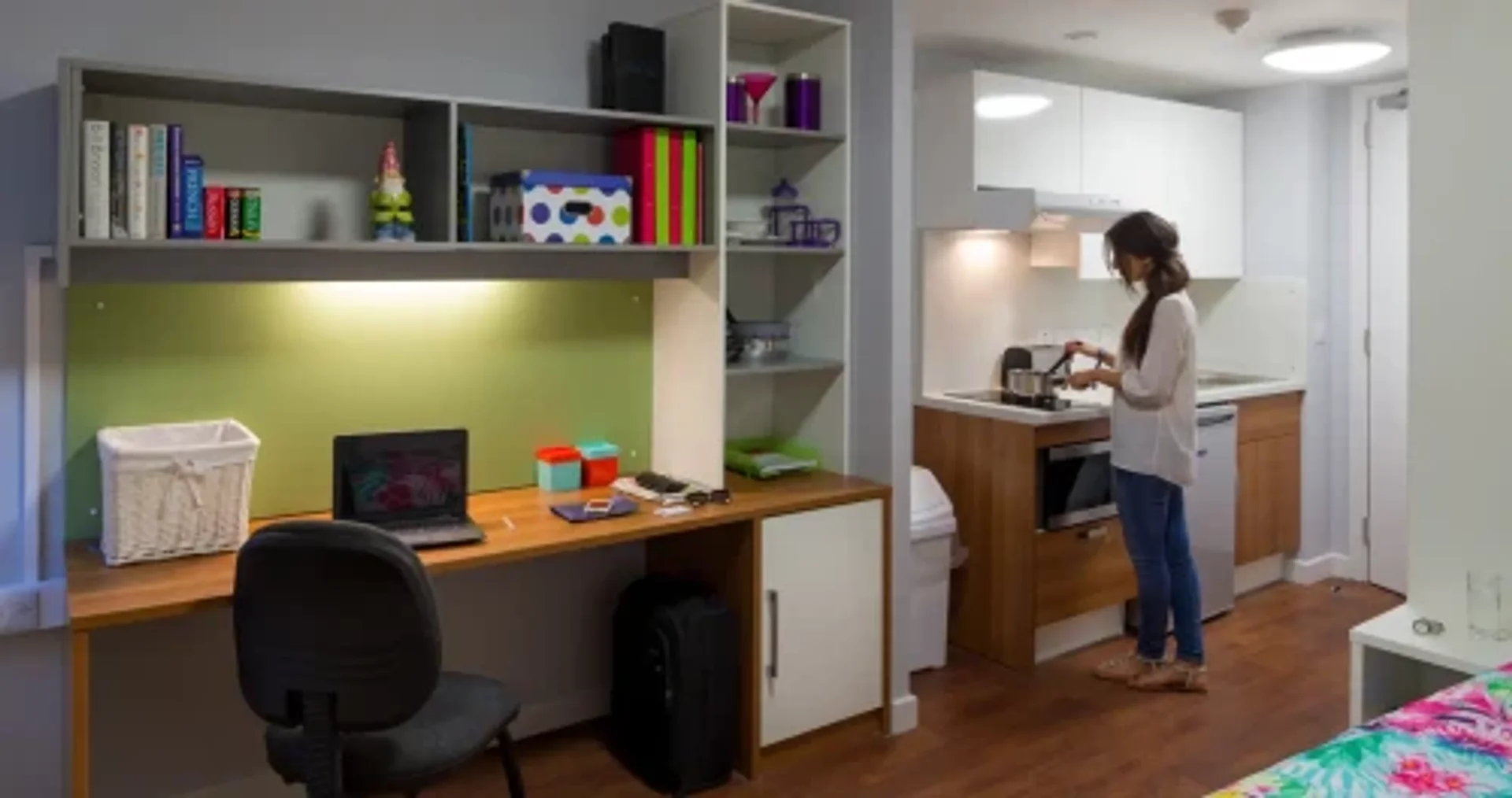 Functional student room perfect for studying in 