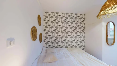 Private room at 44 Rue Chevreul, 21000 Dijon, France, image 1 of 10