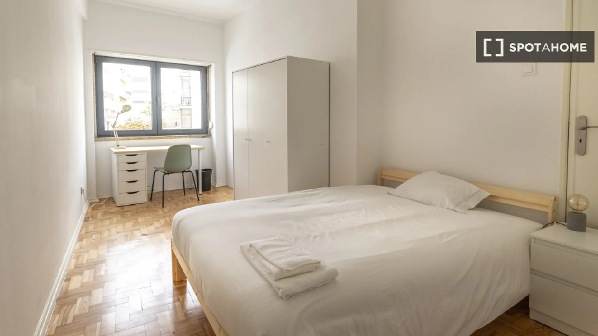 Habitación en apartamento estudiantil en alquiler en , completamente amueblado