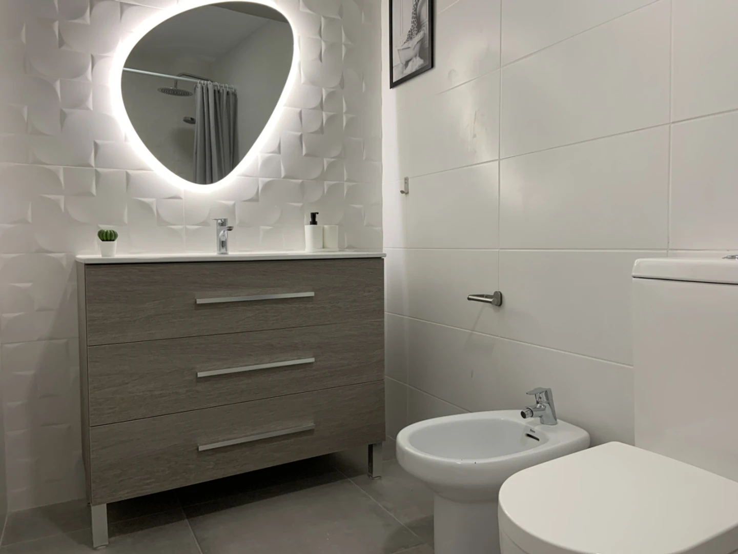 Student-friendly room in  with modern amenities
