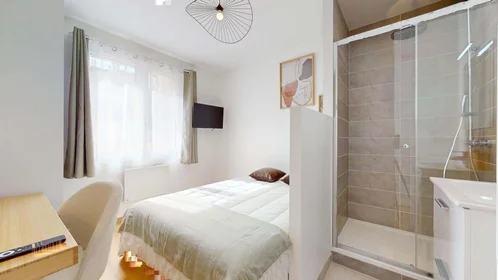 Özel oda konumu 27 Av. Albert 1er de Belgique, 38000 Grenoble, France, 1 10 görüntüsü