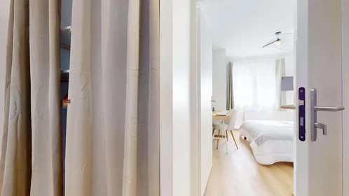 Habitación privada en 27 Av. Albert 1er de Belgique, 38000 Grenoble, France, imagen 2 de 18